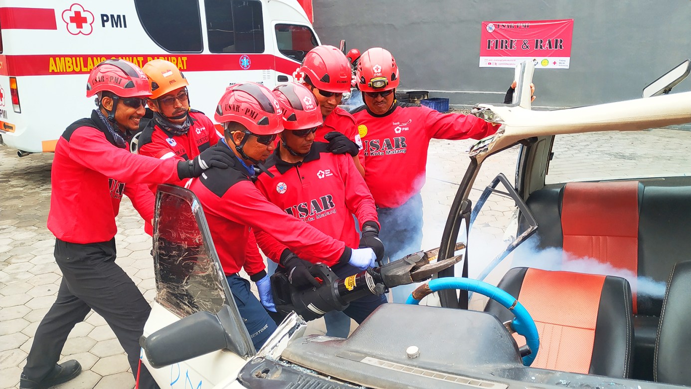 first aid accident kecelakaan diklat PMI PMR KSR relawan jambi korps Red Cross Indonesia website