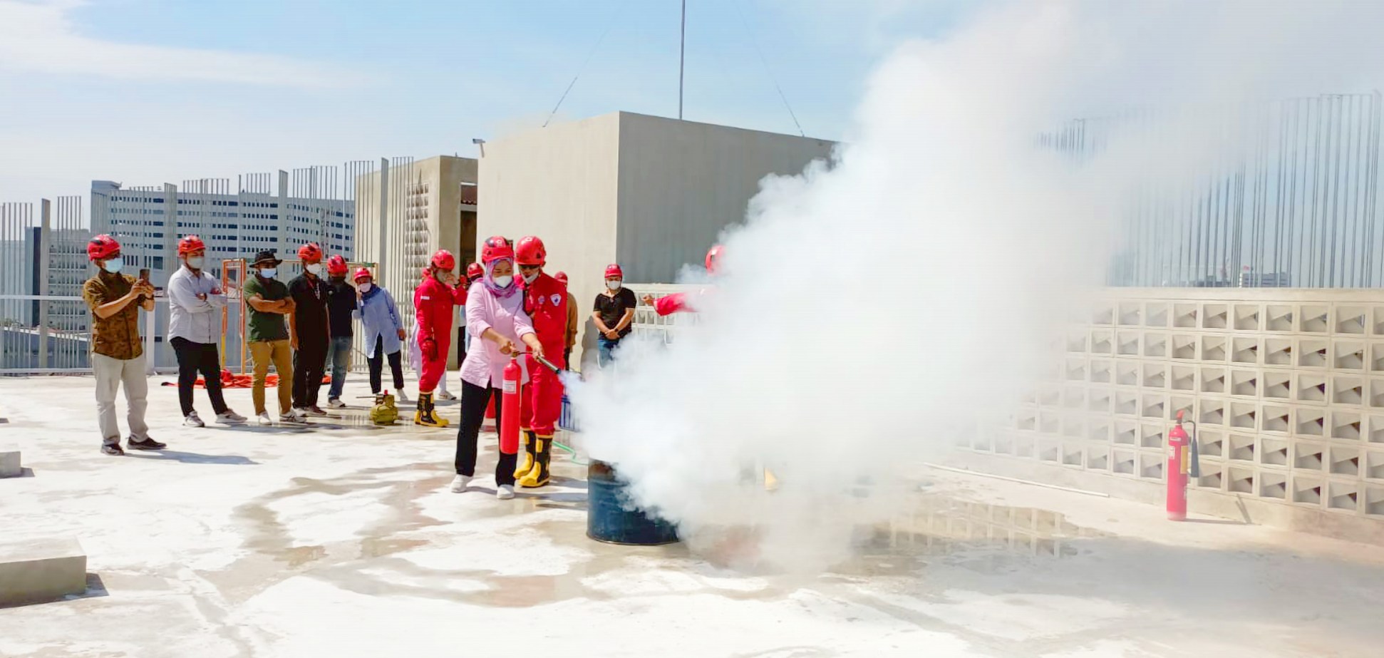 first aid fire training pelatihan kebakaran diklat PMI PMR KSR relawan jambi korps Red Cross Indonesia website