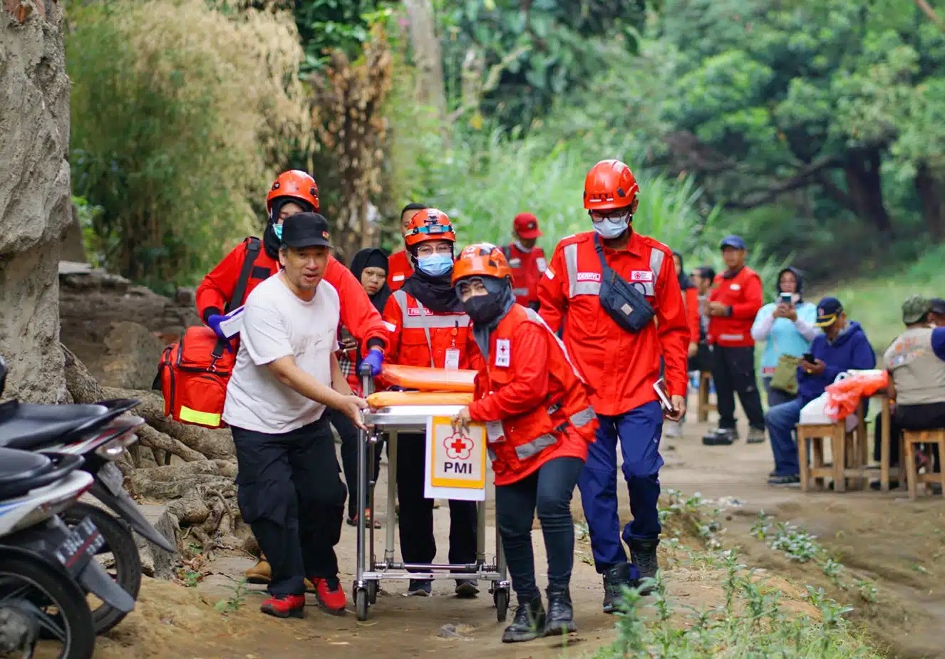 first-aid-diklat-PMI-PMR-KSR-relawan-pertolongan-bencana-jambi-korps-Red-Cross-Indonesia-website-by-WINSON-MEDIA-TEKNOLOGI-WEBCLOUDHOSTER-jasawebjambi-.com-baliwebservices.com